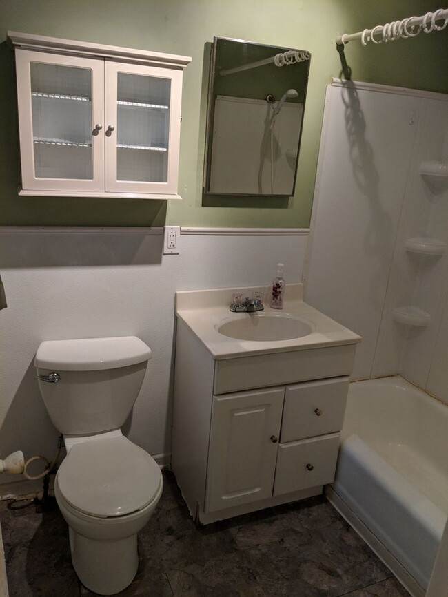 Building Photo - Charming 1BR Apartment in Budd Lake