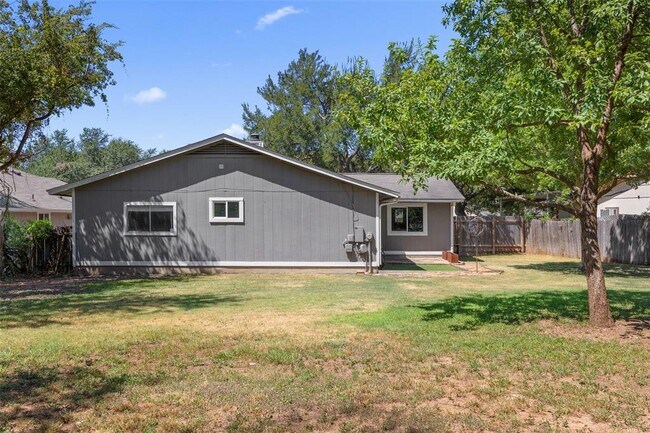Building Photo - 2808 Firecrest Dr
