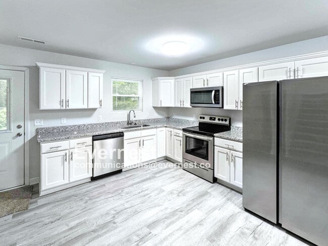 Building Photo - 3902 Fairall Dr
