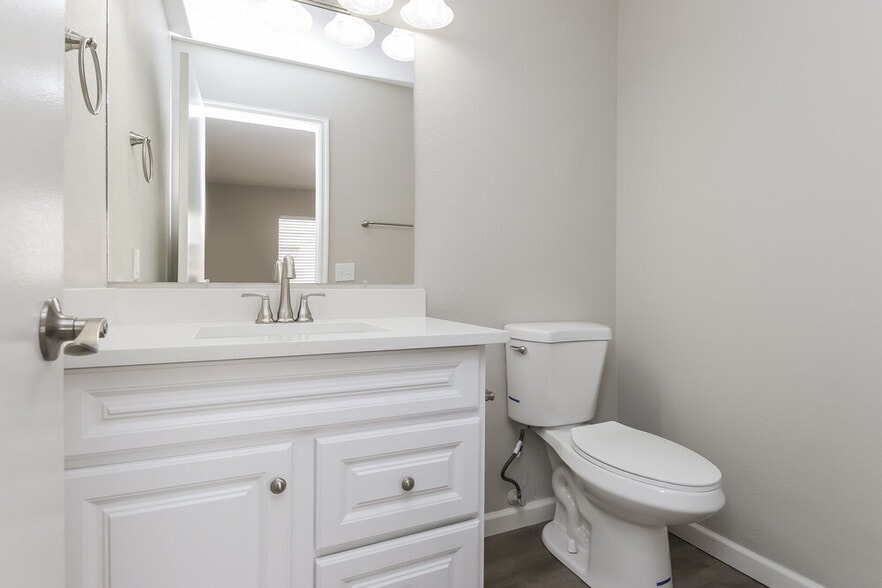 Building Photo - 1968 N Lexington Dr