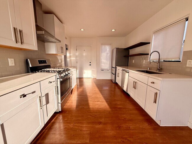 Building Photo - 1343 Quintero St