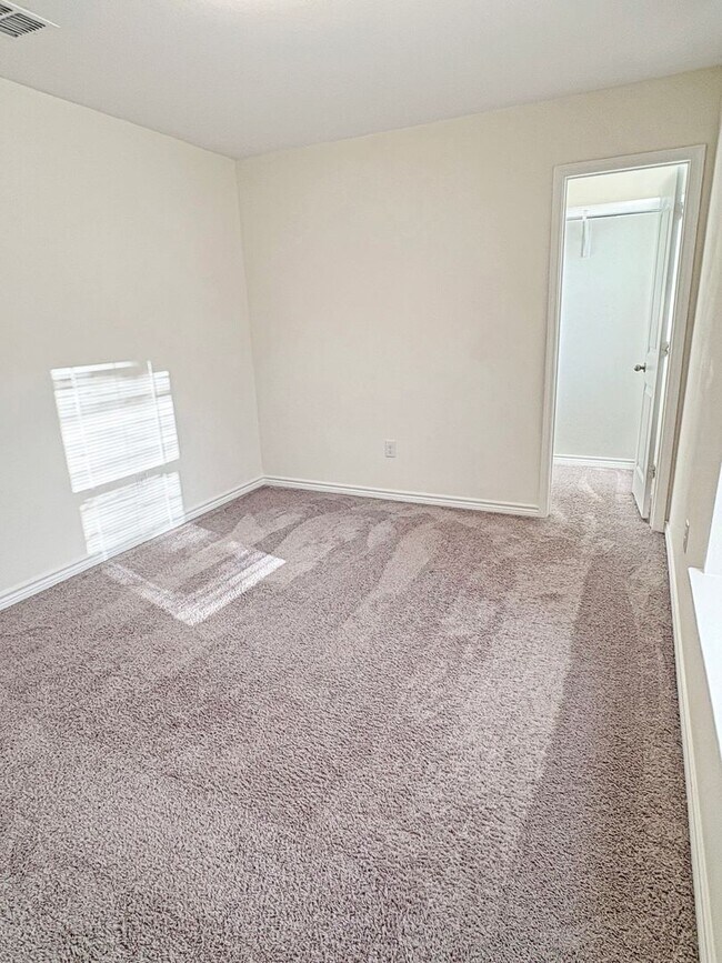 Building Photo - Contemporary Living in Seguin – Over 2,400 Sq Ft of Comfort