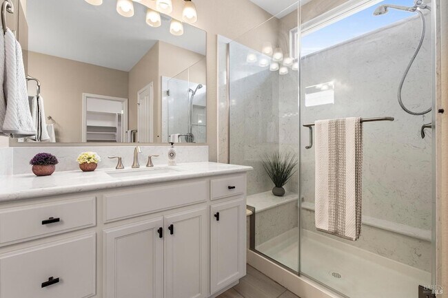 Building Photo - 343 Silver Ridge Dr