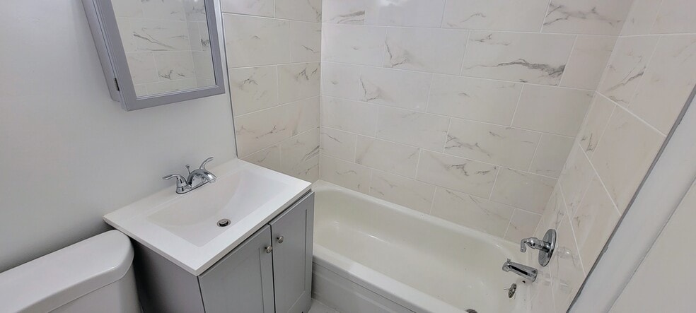 Building Photo - 11320 Cherry Hill Rd