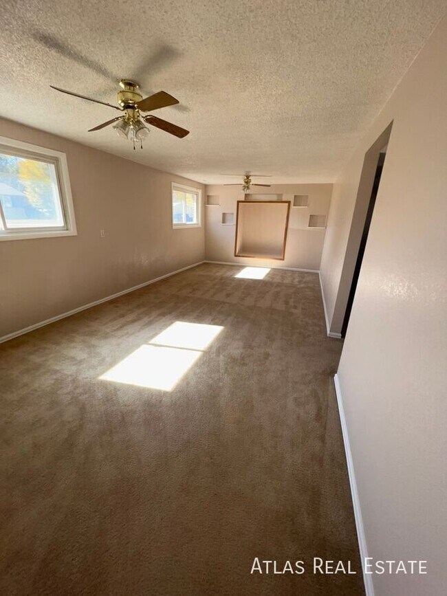 Building Photo - 3914 Encino St