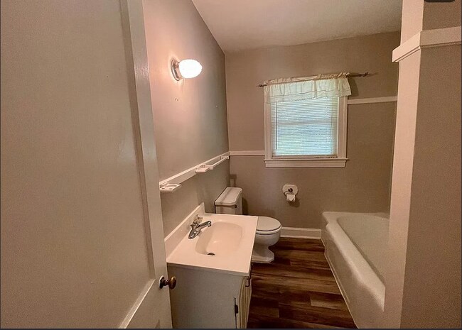 Building Photo - 803 S St Claire Dr