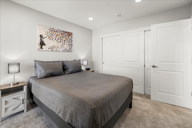 Building Photo - 502 S 15th St