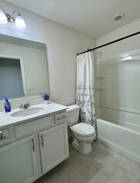 Building Photo - 14024 S Sheridan Trl