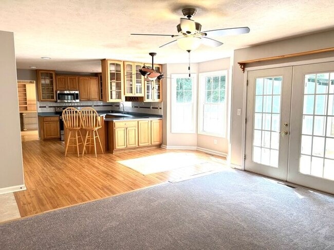Building Photo - Colonial with Sunroom and Finished Basement