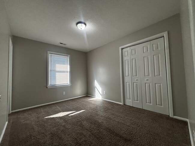 Building Photo - 516 Olivia Ln