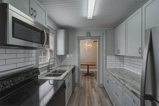 Building Photo - 214 Upham St