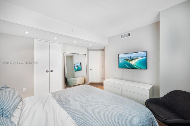 Building Photo - 1331 Brickell Bay Dr