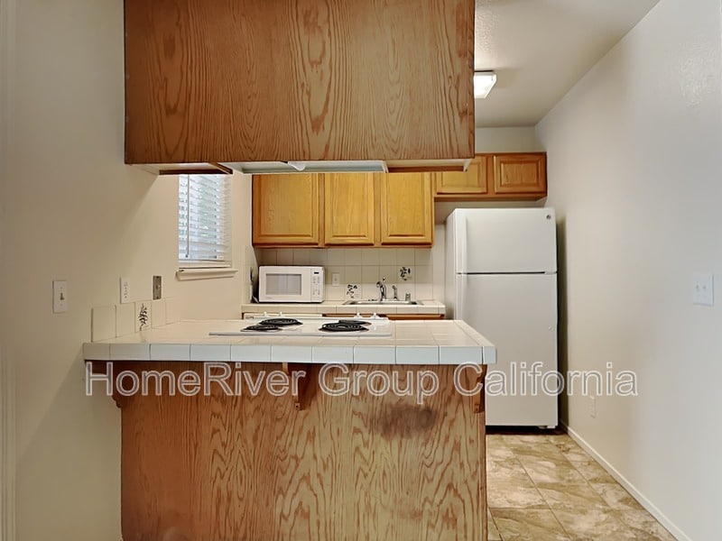 Building Photo - 9127 Newhall Dr