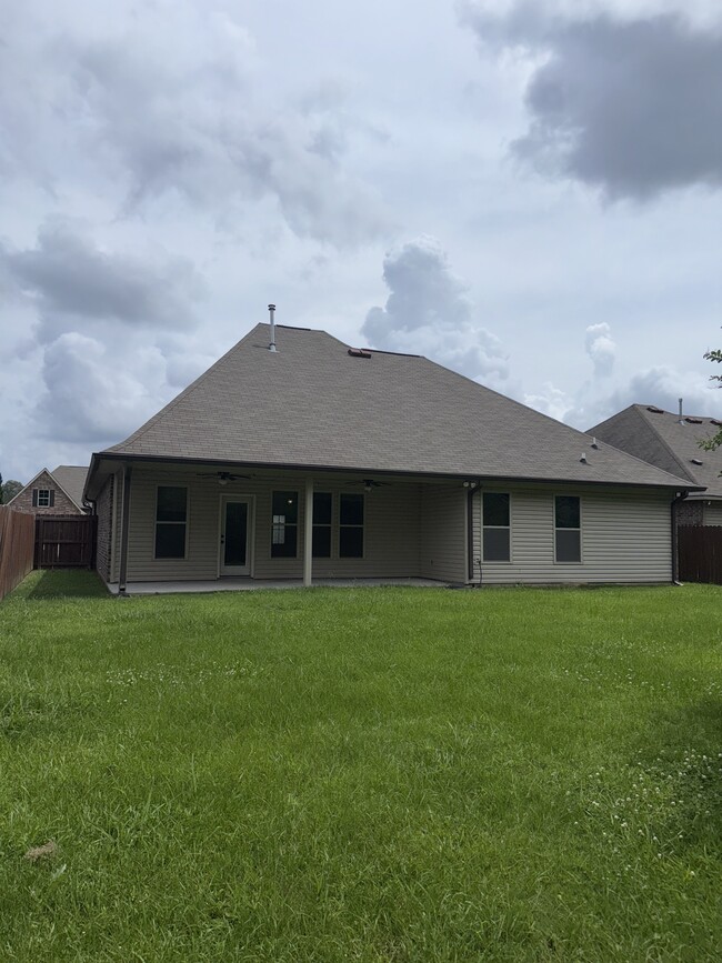 Building Photo - 23295 Mango Dr