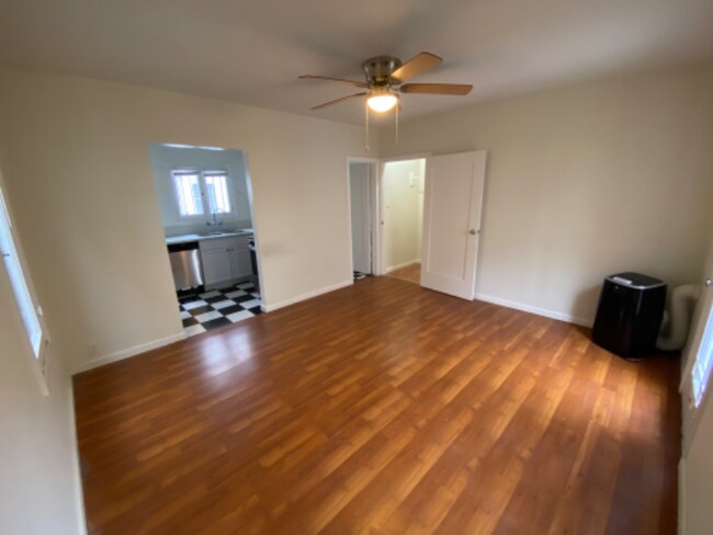 Building Photo - 628-628 N Plymouth Blvd