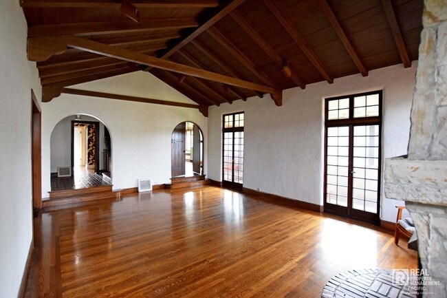 Building Photo - Timeless 4 Bedroom in West Montclair
