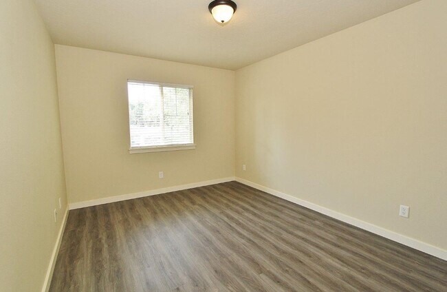 Building Photo - Immaculate Home w/Open Floor-Plan Nestled on the Boise Bench