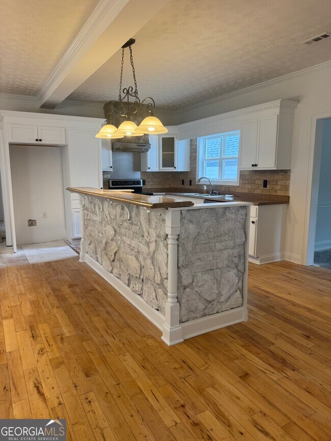 Building Photo - 327 Lakeridge Dr