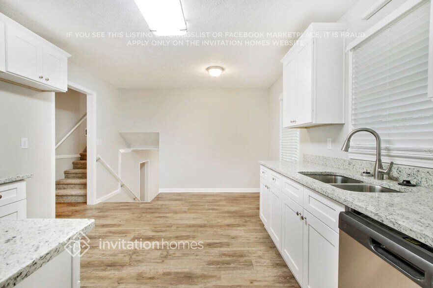 Building Photo - 3811 Sherwood Dr