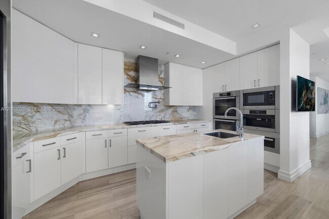 Building Photo - 17749 Collins Ave
