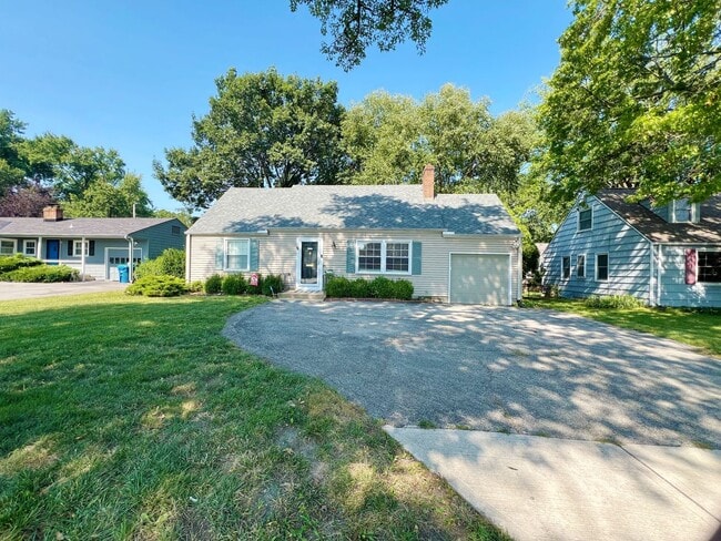 Building Photo - SEE IT NOW: Elegant Home in Prairie Village with Spacious Yard!