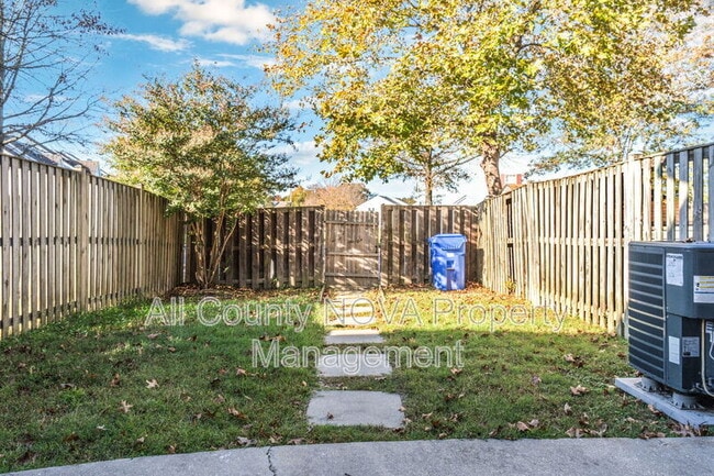 Building Photo - 6044 Sirenia Pl