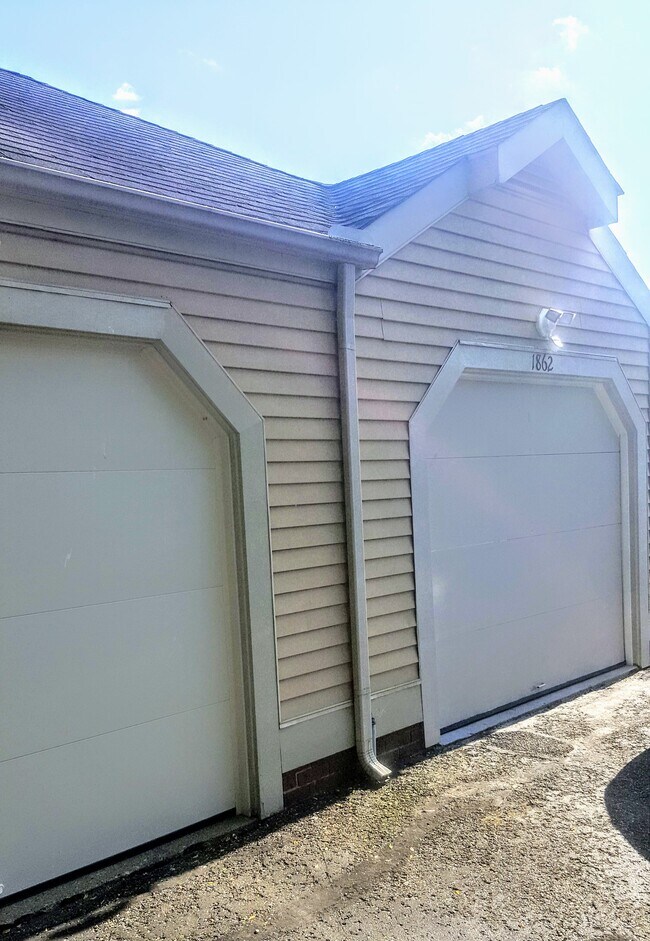 Building Photo - 1862 Beechwood Ave NE