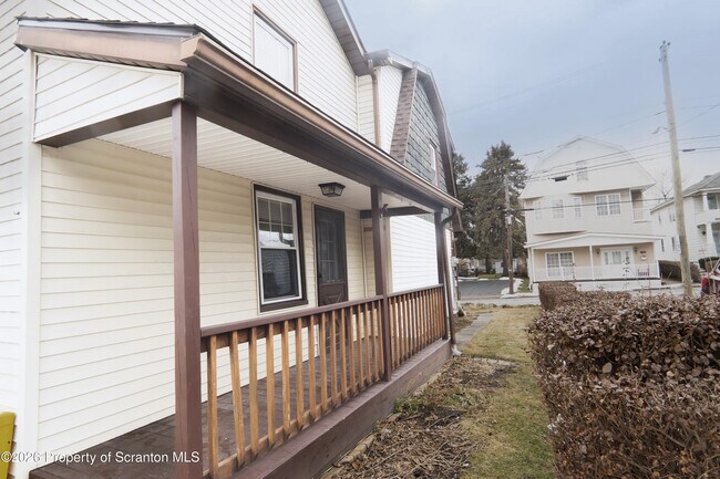 Building Photo - 118 E Carey St