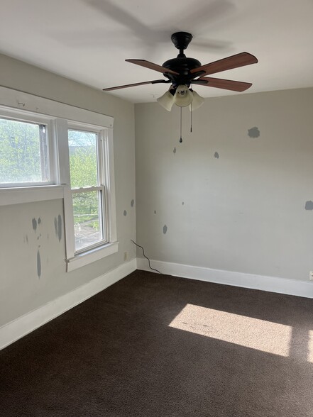 Liv rm - 2228 7th St SW
