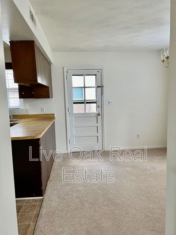 Building Photo - 1317 Cypress Ave