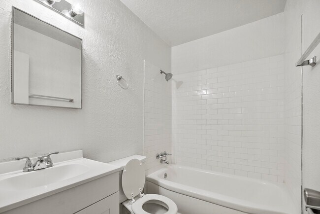 Building Photo - 3914 Thomason Ave