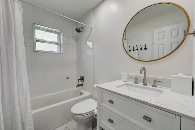 Building Photo - 2756 Carnation Ct