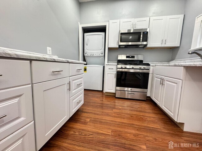 Building Photo - 51 Poe Ave