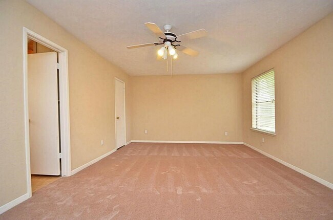 Building Photo - 3130 Frontier Dr