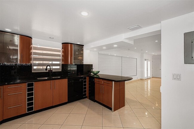 Building Photo - 2545 NE 207th St