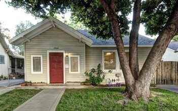 Building Photo - PLEASE TEXT FOR A PRIVATE SHOWING 334-513-7595
