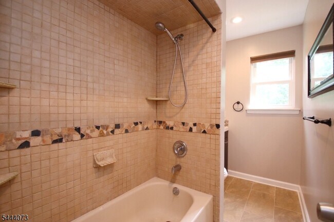 Building Photo - 1404 Normandy Ct