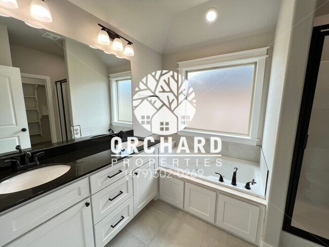 Building Photo - Single-Family Home- Beautiful 4 Bed Westmi...