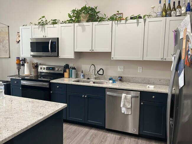 Building Photo - 102 S 2nd St