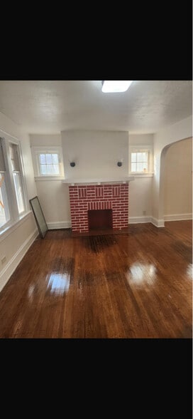 Building Photo - 1443 Larchmont Rd