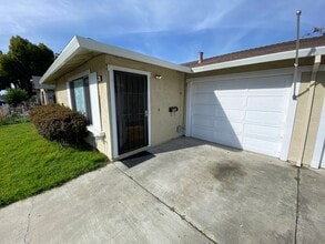 Building Photo - 705-709 E St