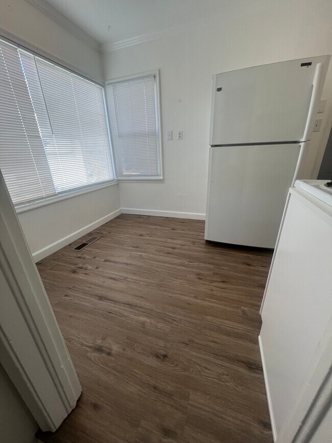 Kitchen - 196 S 1000 E