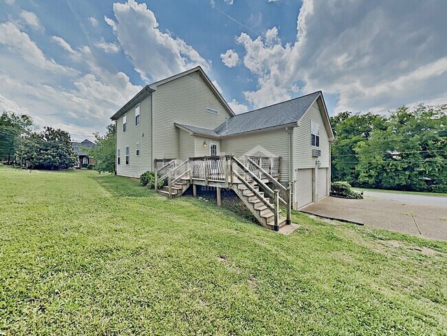 Building Photo - 2327 Devonshire Dr