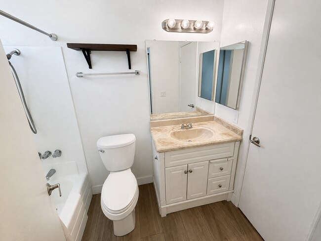 Building Photo - 2+1.5 Ralston Village Condo- Great Community Amenities!