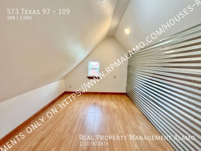 Building Photo - 573 TX-97