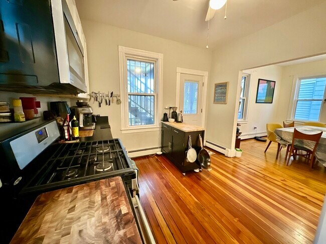 Building Photo - 11 Sheridan St