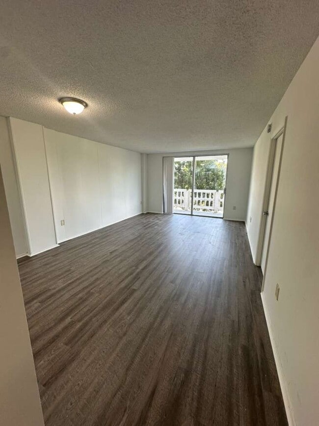 Building Photo - 15600 NW 7th Ave