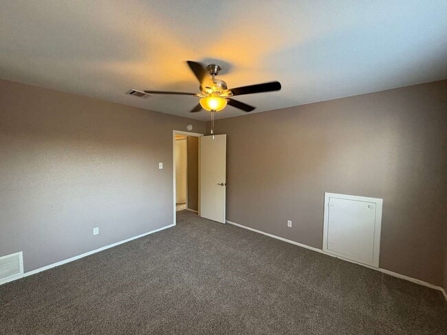 Building Photo - 22507 Red River Dr