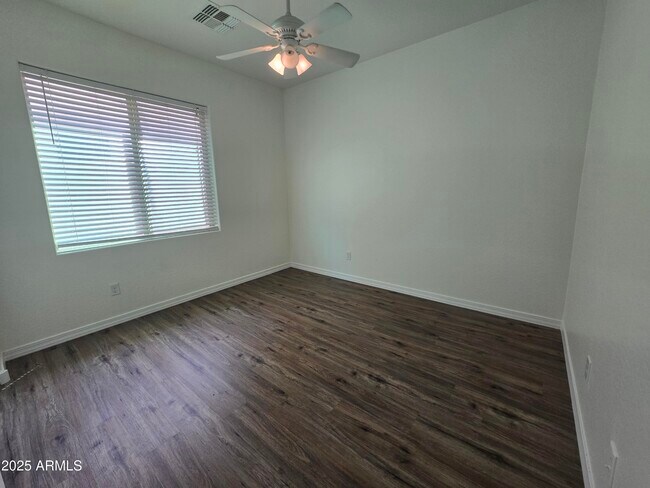 Building Photo - 1514 E Hummingbird Way