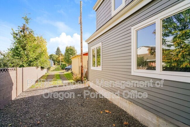 Building Photo - 5263 N Harvard St